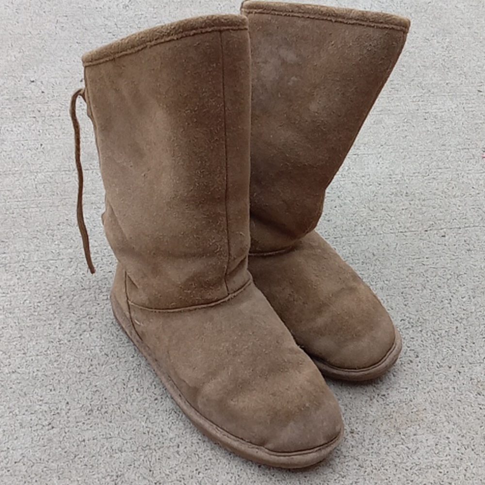 Girls fur lined Bearpaw boots